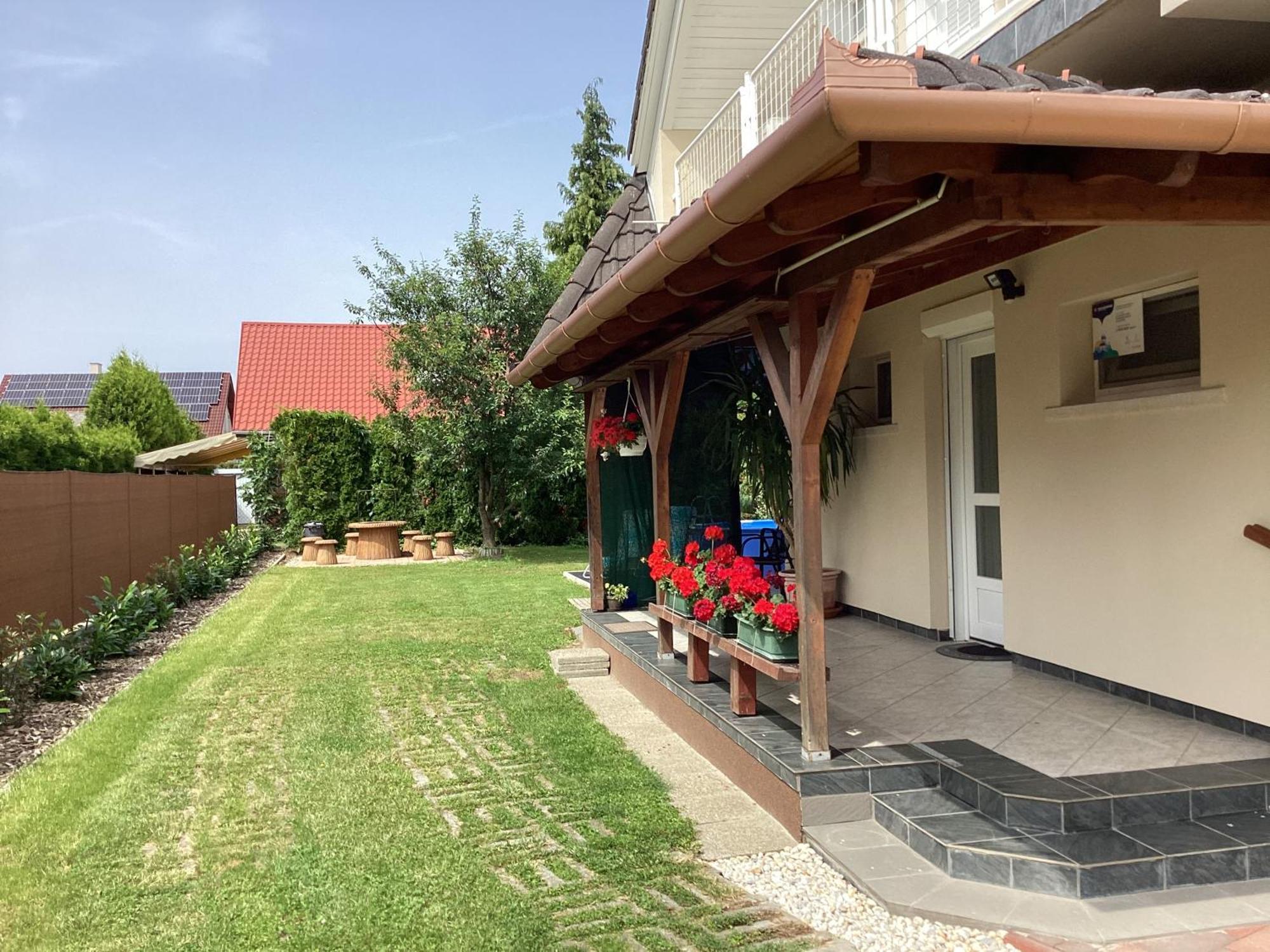 Sueti Nyaralo Villa Balatonmáriafürdő Buitenkant foto